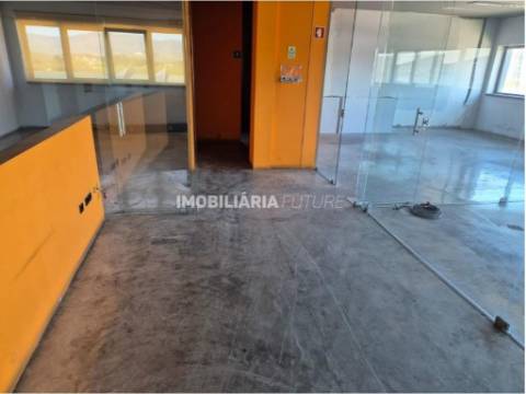 Armazém  Venda em Constantim e Vale de Nogueiras,Vila Real