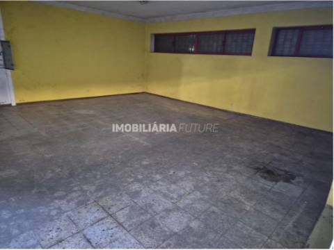 Armazém  Venda em Constantim e Vale de Nogueiras,Vila Real