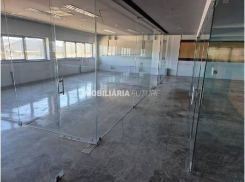 Armazém  Venda em Constantim e Vale de Nogueiras,Vila Real