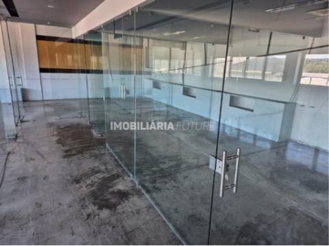 Armazém  Venda em Constantim e Vale de Nogueiras,Vila Real