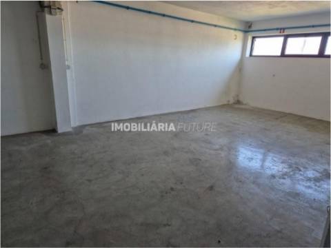 Armazém  Venda em Constantim e Vale de Nogueiras,Vila Real