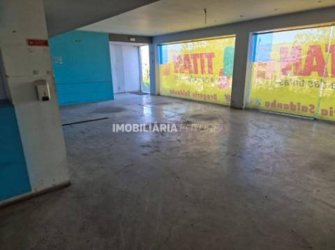 Armazém  Venda em Constantim e Vale de Nogueiras,Vila Real