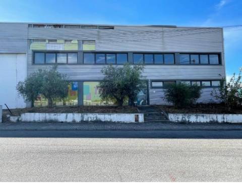 Armazém  Venda em Constantim e Vale de Nogueiras,Vila Real
