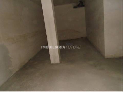 Garagem T0 Venda em Nelas,Nelas