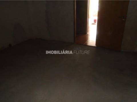 Garagem T0 Venda em Nelas,Nelas