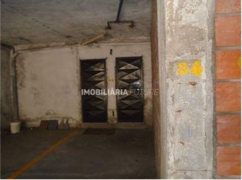 Garagem T0 Venda em Nelas,Nelas