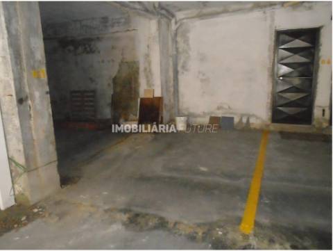 Garagem T0 Venda em Nelas,Nelas