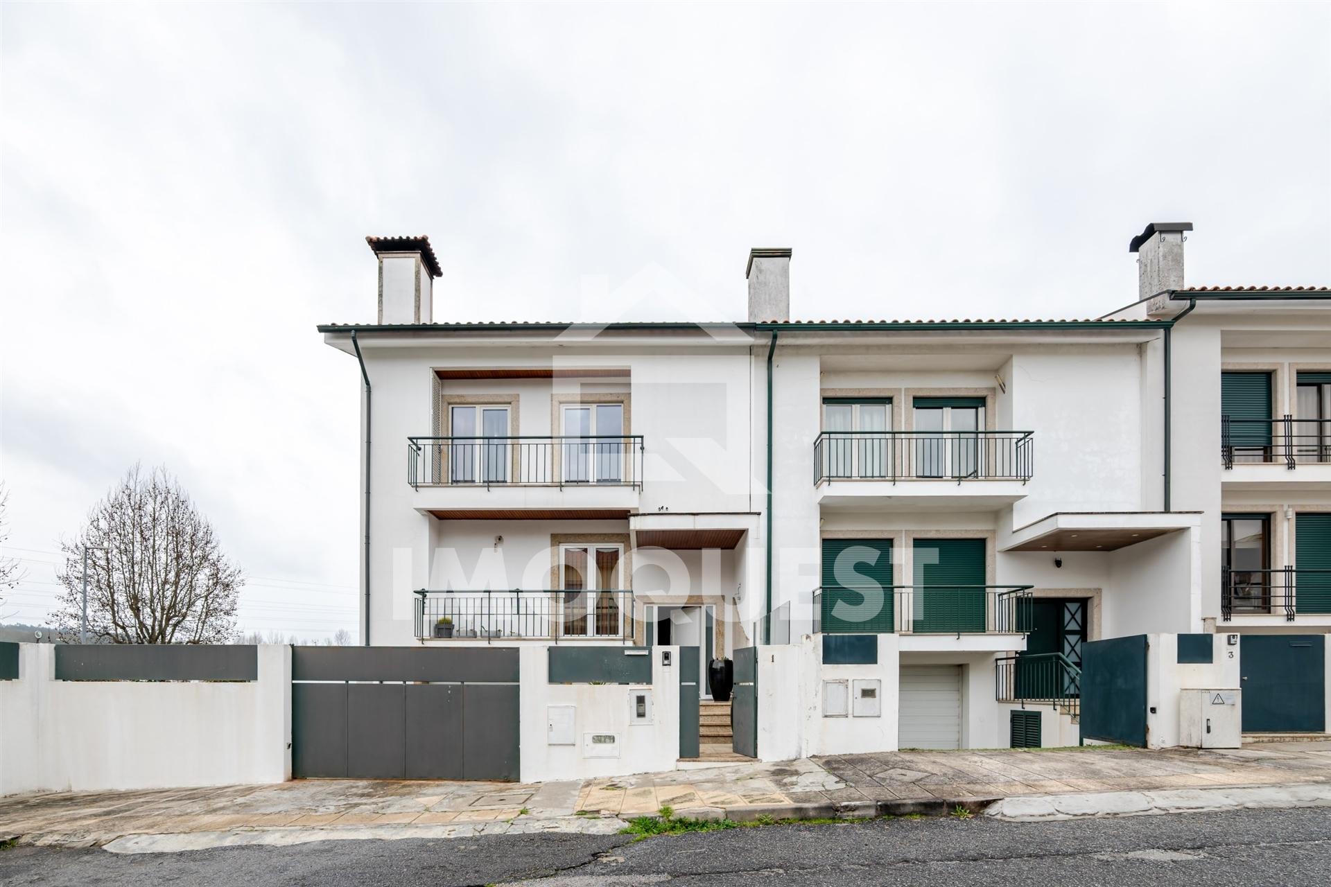 Moradia Geminada V4 em Real, Braga