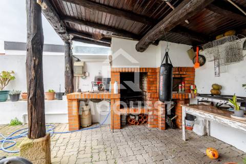 Moradia Geminada V4, com piscina interior, em Real, Braga