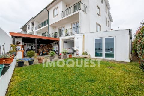 Moradia Geminada V4, com piscina interior, em Real, Braga