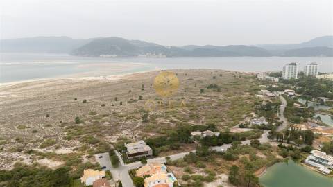 Lote Exclusivo em Tróia – Primeira Linha do Mar