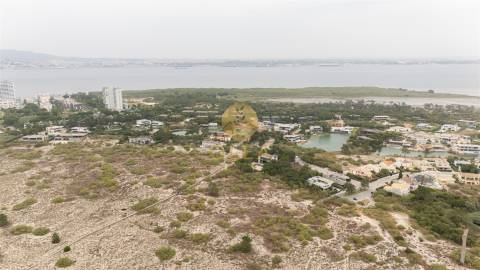 Lote Exclusivo em Tróia – Primeira Linha do Mar