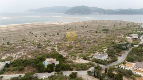 Lote Exclusivo em Tróia – Primeira Linha do Mar