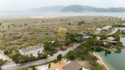 Lote Exclusivo em Tróia – Primeira Linha do Mar