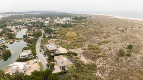 Lote Exclusivo em Tróia – Primeira Linha do Mar