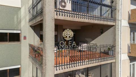 Apartamento T4+1 com Varanda de 40m² | Localização Priviligiada I SOLUM