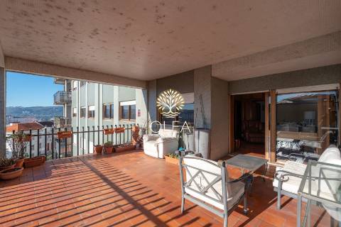 Apartamento T4+1 com Varanda de 40m² | Localização Priviligiada I SOLUM