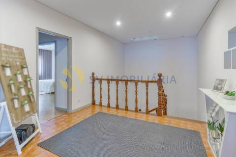 Moradia T5 com Piscina no Centro de Ermesinde – Ideal para Alojamento Local