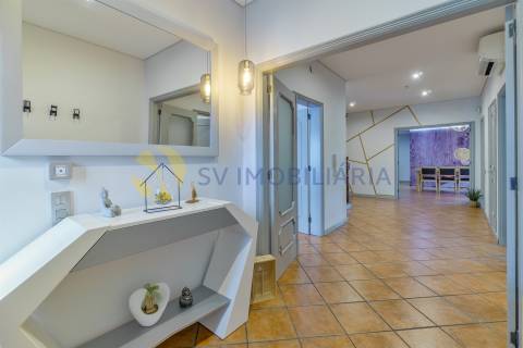 Moradia T5 com Piscina no Centro de Ermesinde – Ideal para Alojamento Local