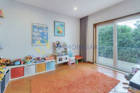 Moradia T5 com Piscina no Centro de Ermesinde – Ideal para Alojamento Local