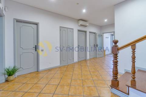 Moradia T5 com Piscina no Centro de Ermesinde – Ideal para Alojamento Local