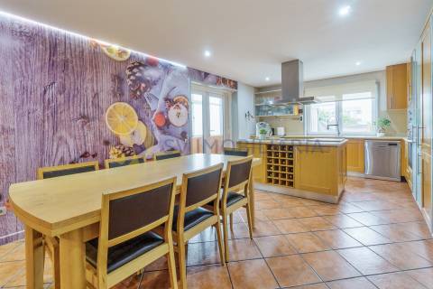 Moradia T5 com Piscina no Centro de Ermesinde – Ideal para Alojamento Local