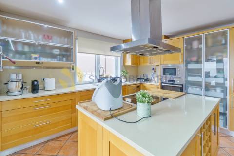 Moradia T5 com Piscina no Centro de Ermesinde – Ideal para Alojamento Local