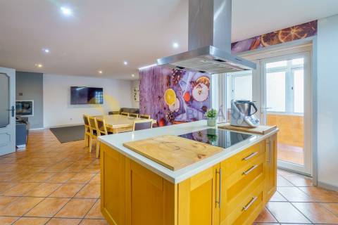 Moradia T5 com Piscina no Centro de Ermesinde – Ideal para Alojamento Local