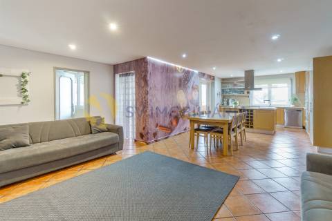 Moradia T5 com Piscina no Centro de Ermesinde – Ideal para Alojamento Local