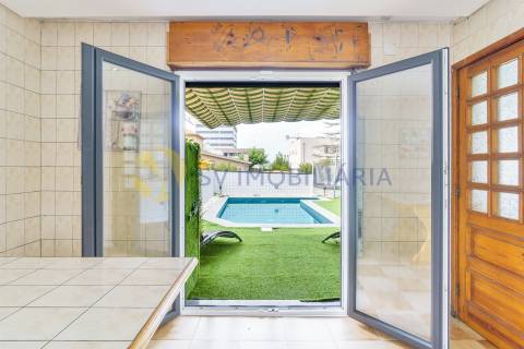 Moradia T5 com Piscina no Centro de Ermesinde – Ideal para Alojamento Local