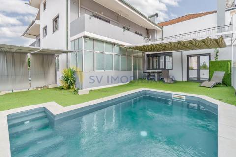 Moradia T5 com Piscina no Centro de Ermesinde – Ideal para Alojamento Local