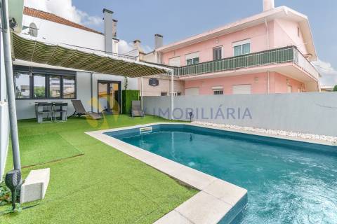 Moradia T5 com Piscina no Centro de Ermesinde – Ideal para Alojamento Local