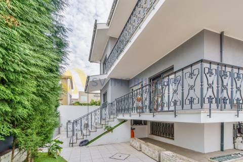 Moradia T5 com Piscina no Centro de Ermesinde – Ideal para Alojamento Local