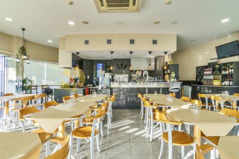 Restaurante em Folgosa com Excelente Localização e Capacidade para 80 Pessoas