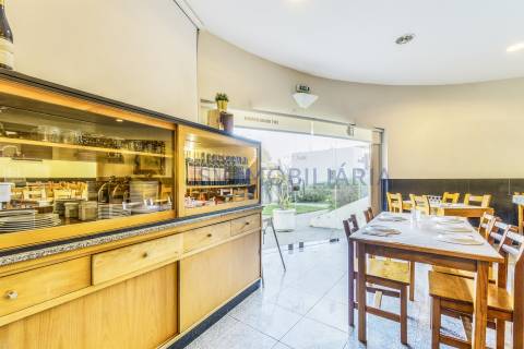 Restaurante em Folgosa com Excelente Localização e Capacidade para 80 Pessoas