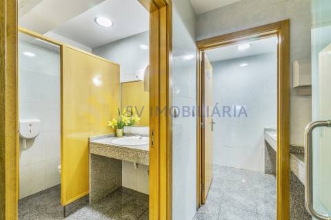 Restaurante em Folgosa com Excelente Localização e Capacidade para 80 Pessoas