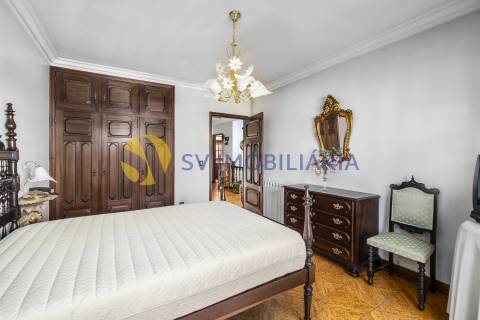 Moradia T4 em Ermesinde com Varandas e Aquecimento Central