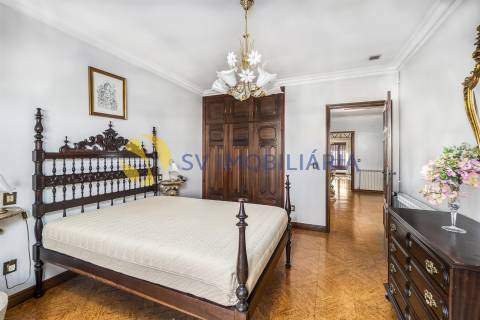 Moradia T4 em Ermesinde com Varandas e Aquecimento Central