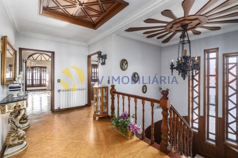 Moradia T4 em Ermesinde com Varandas e Aquecimento Central