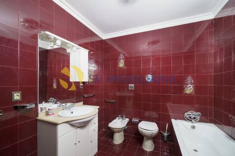 Moradia T4 em Ermesinde com Varandas e Aquecimento Central