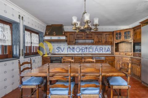 Moradia T4 em Ermesinde com Varandas e Aquecimento Central