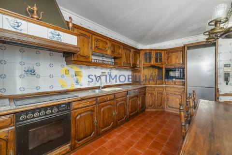 Moradia T4 em Ermesinde com Varandas e Aquecimento Central