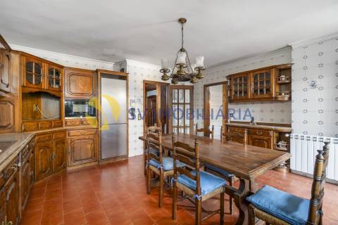 Moradia T4 em Ermesinde com Varandas e Aquecimento Central