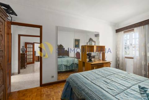 Moradia T6 no centro de Ermesinde com anexo e pátio