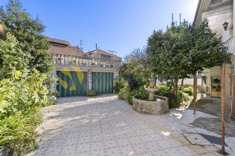 Moradia T6 no centro de Ermesinde com anexo e pátio