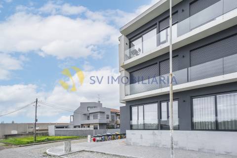 Apartamento T3 moderno em Vilar de Pinheiro com excelente exposição solar