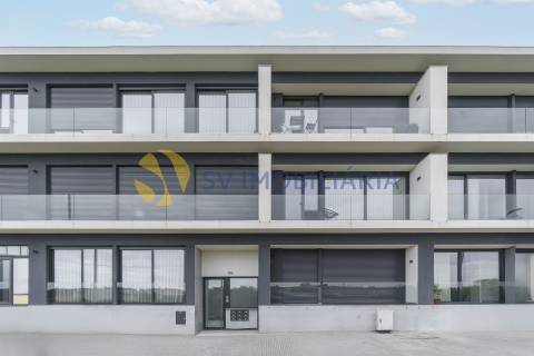 Apartamento T3 moderno em Vilar de Pinheiro com excelente exposição solar