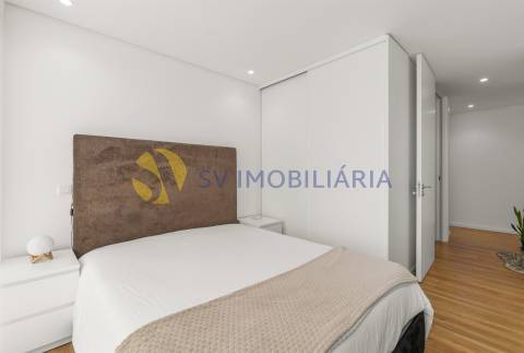 Apartamento T3 moderno em Vilar de Pinheiro com excelente exposição solar