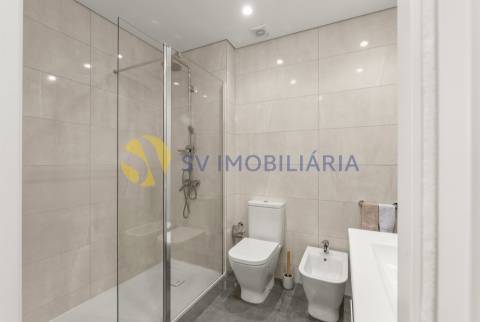 Apartamento T3 moderno em Vilar de Pinheiro com excelente exposição solar