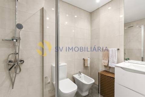 Apartamento T3 moderno em Vilar de Pinheiro com excelente exposição solar